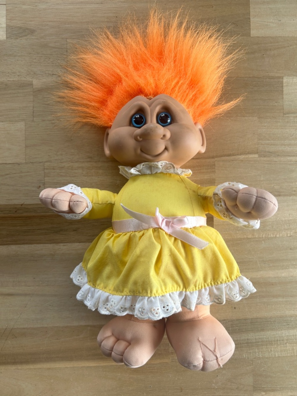 Poupée troll en peluche Terra Nova / Ganz vintage 1992 cheveux jaunes